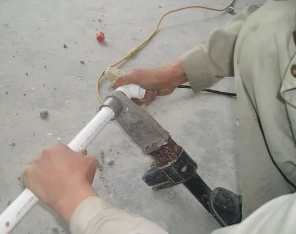 鄂城漏水维修电话